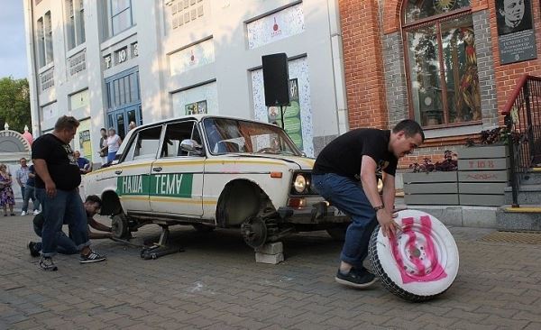 Дым, колеса, квартиранты: В Хабаровске проходит театральный фестиваль «Наша темА»