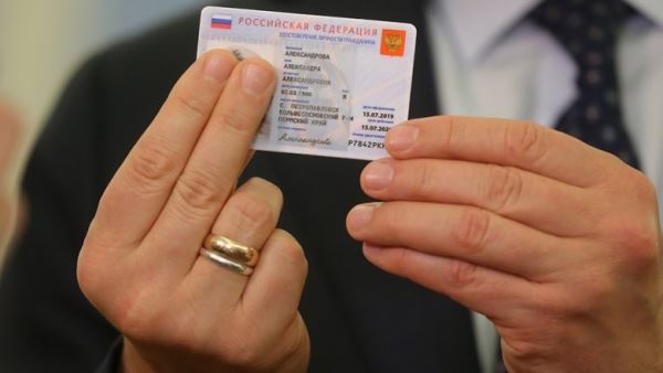 В РПЦ предупредили россиян об опасности электронных паспортов
