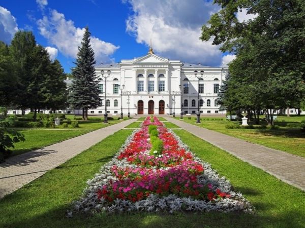 Маршрут по Томску: университеты, катакомбы и сибирский борщ