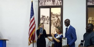  США передали Национальному музею Либерии большой исторический и литературный архив 