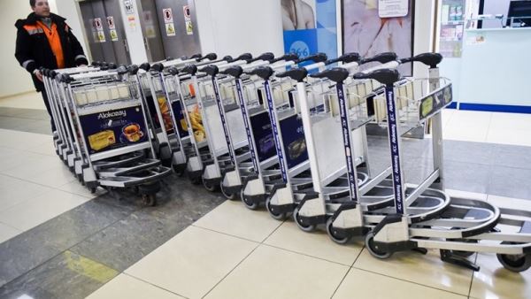 Аэропорт «Шереметьево» нанял 500 сотрудников для работы с багажом пассажиров
